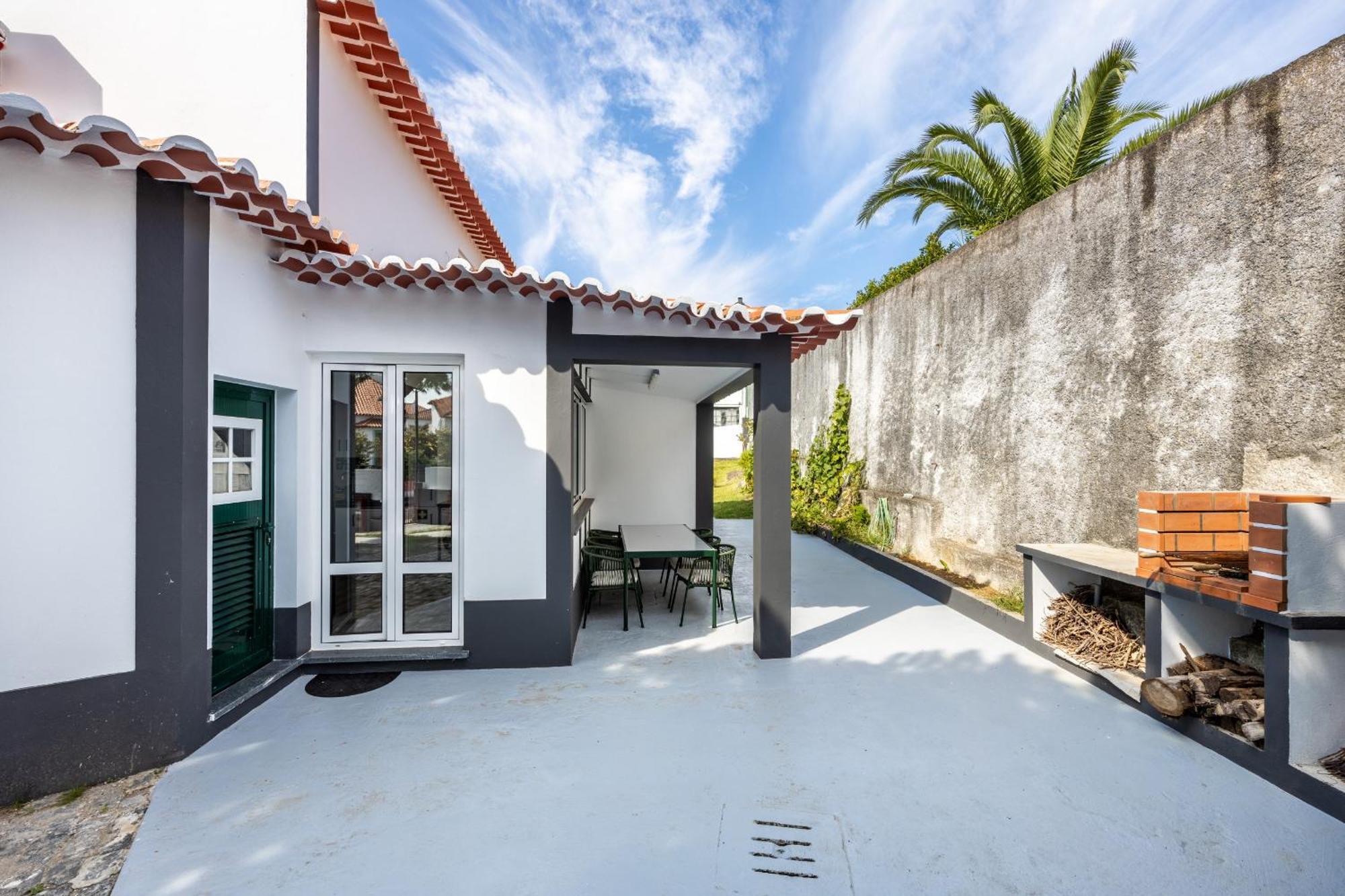 Angra Charming Suites By Seewest Angra do Heroísmo Exteriör bild
