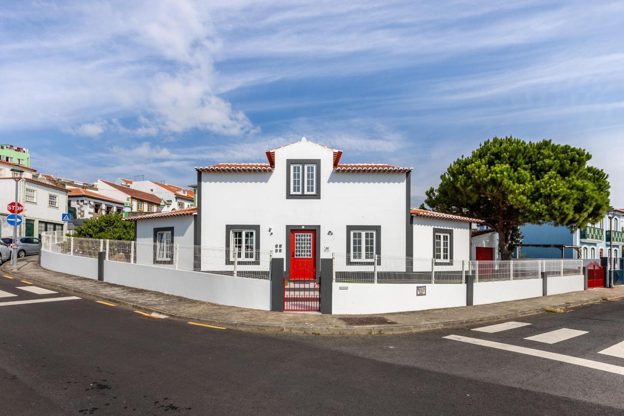 Angra Charming Suites By Seewest Angra do Heroísmo Exteriör bild