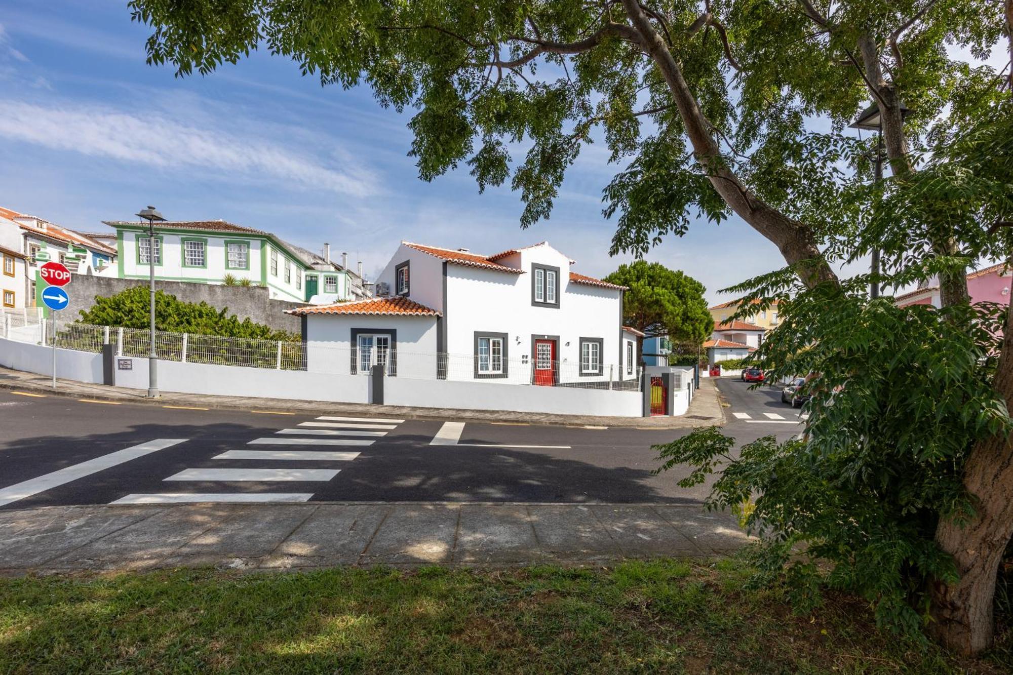 Angra Charming Suites By Seewest Angra do Heroísmo Exteriör bild