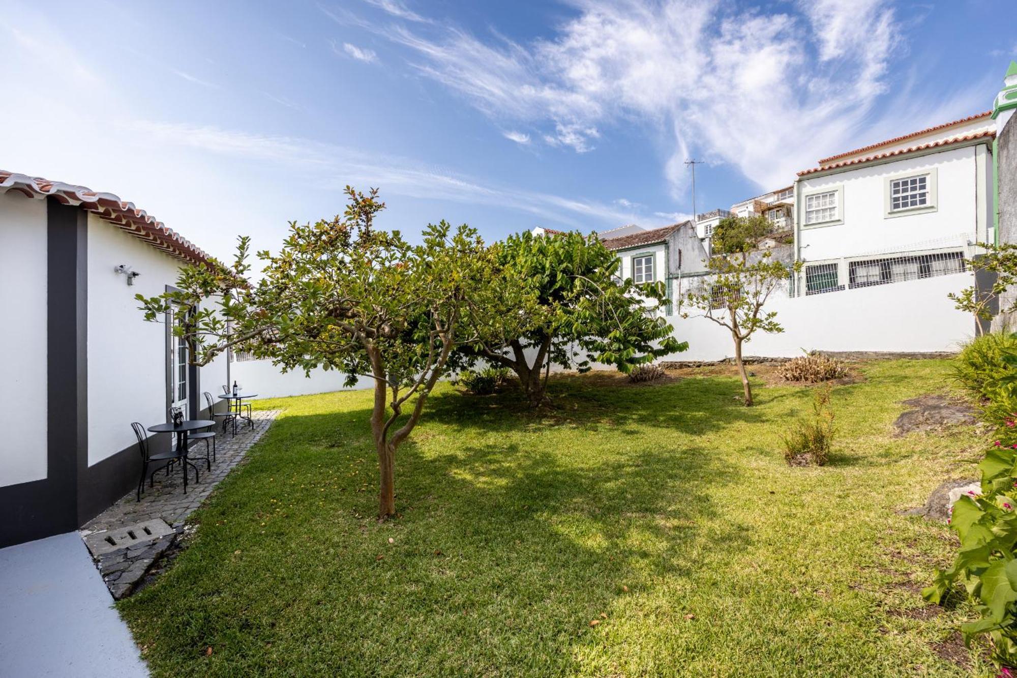Angra Charming Suites By Seewest Angra do Heroísmo Exteriör bild
