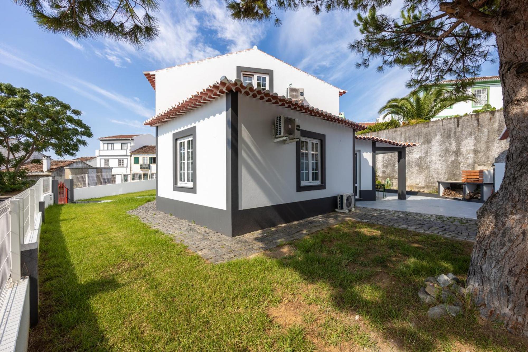 Angra Charming Suites By Seewest Angra do Heroísmo Exteriör bild