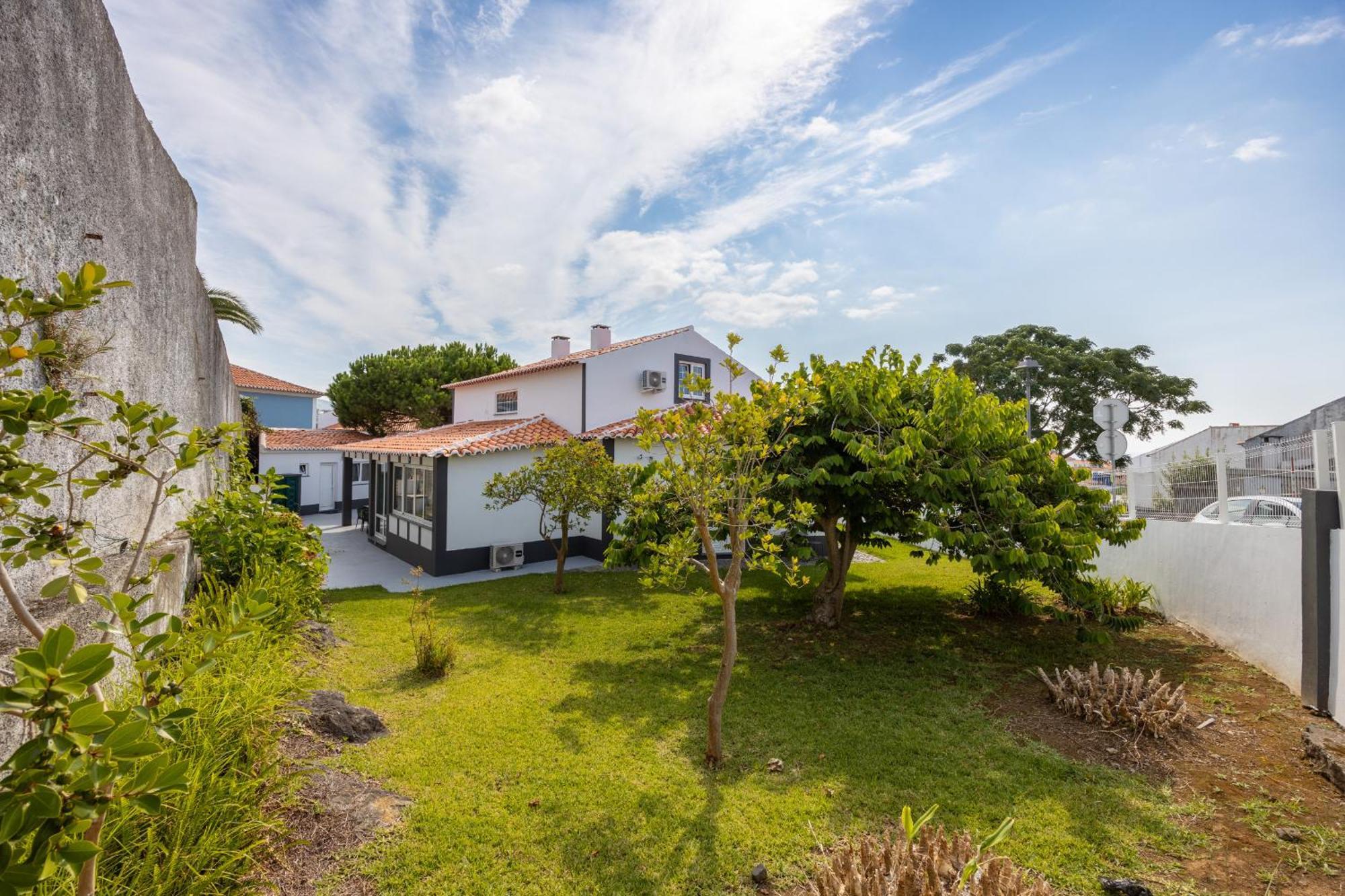 Angra Charming Suites By Seewest Angra do Heroísmo Exteriör bild